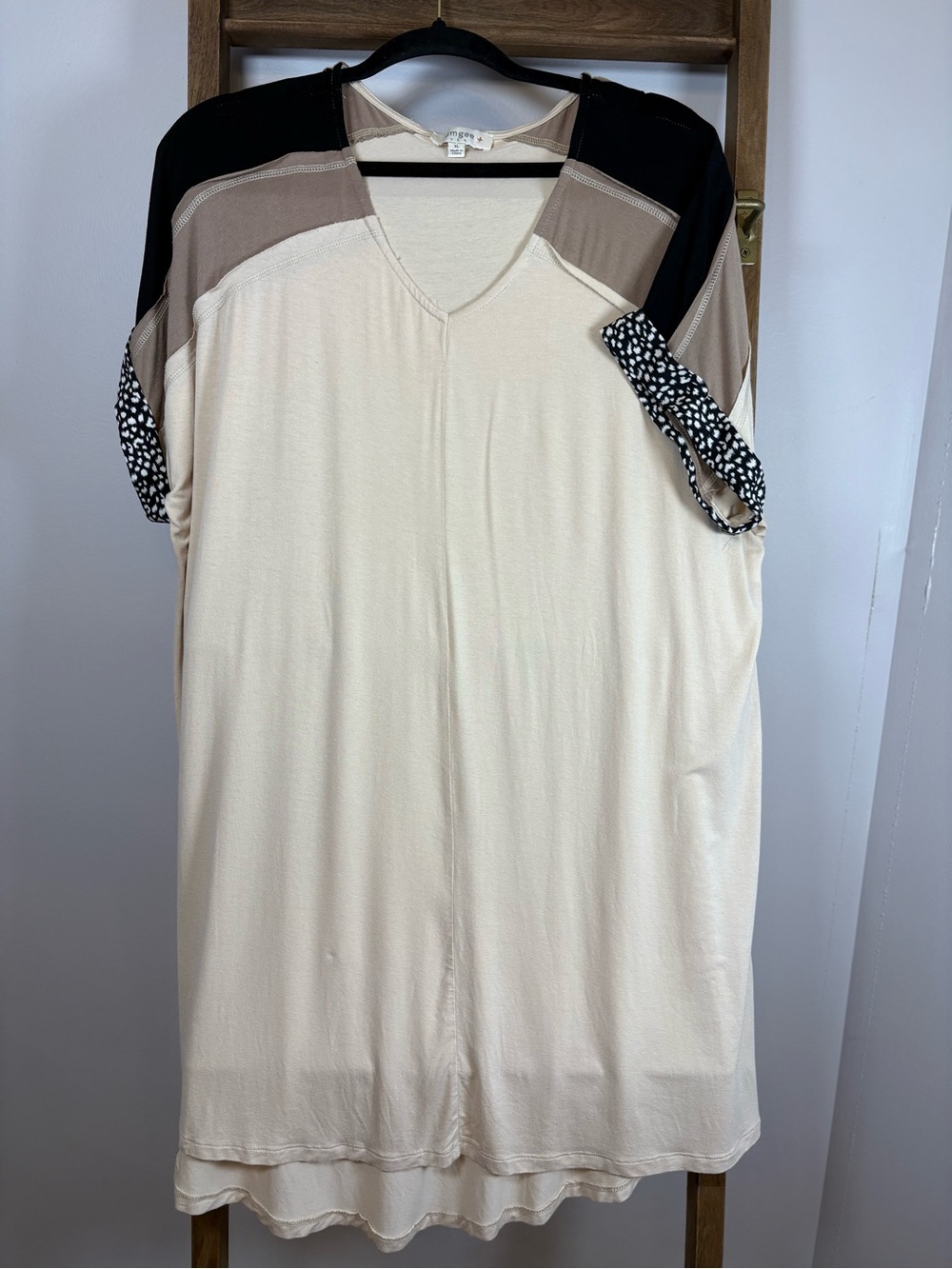 Umgee Cream V-Neck Tunic with Black & Taupe Accents Sz-XL